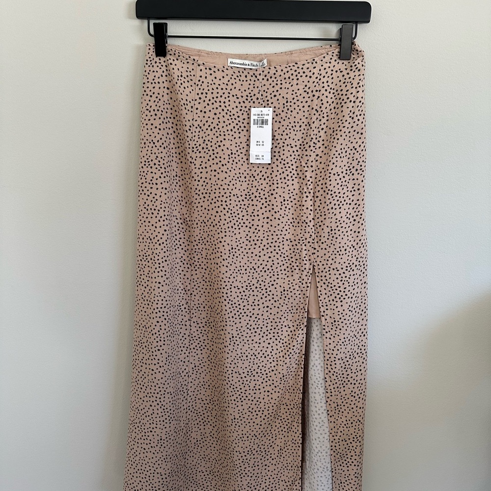NWT Abercrombie Beige Spotted Midi Skirt with Slit